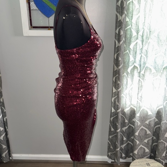 B Smart Sparkly Red Asymmetrical Mini - Picture 7 of 8